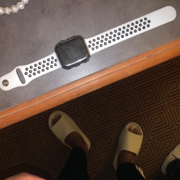 Apple Watch serious 4 44m
